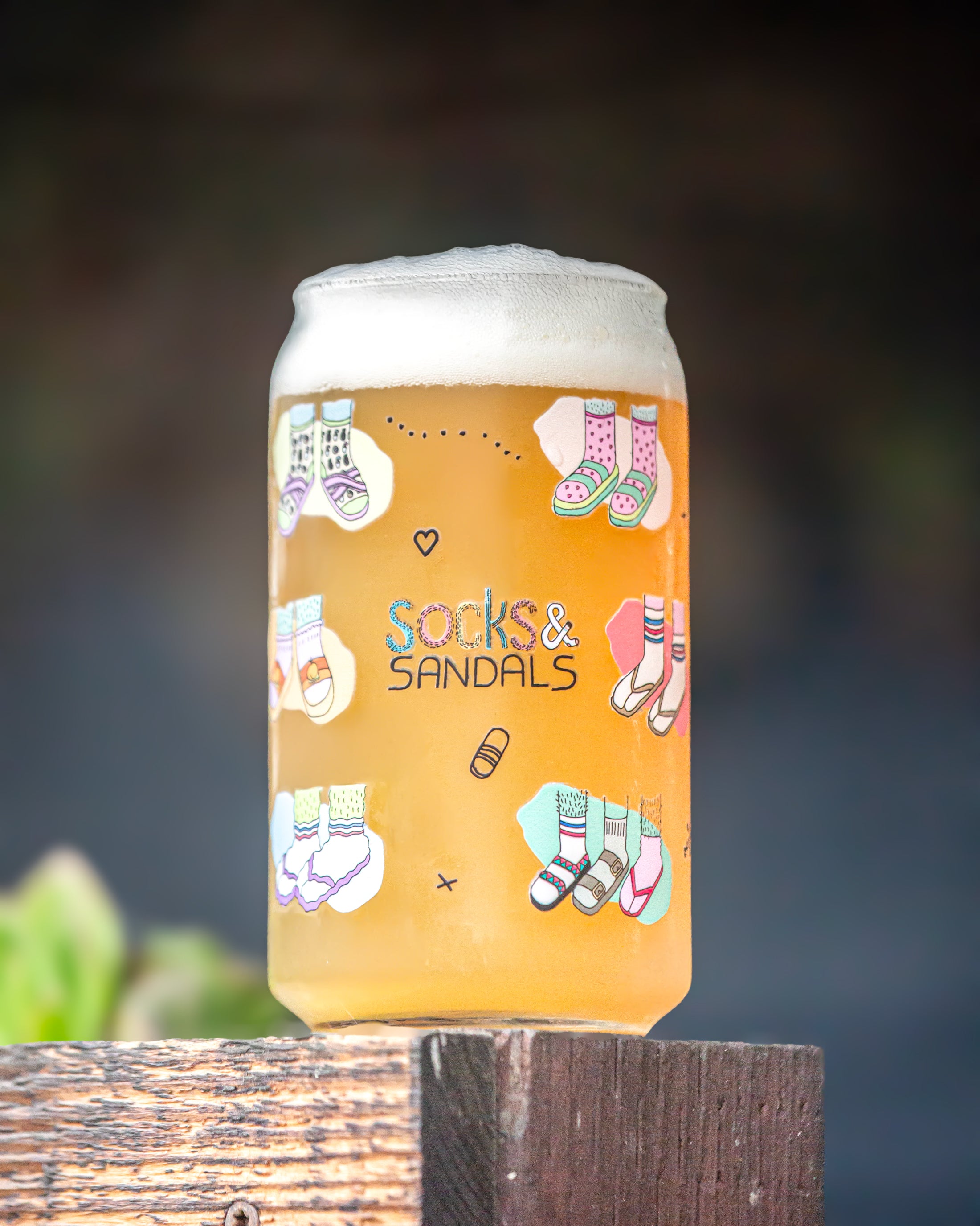 (16oz) Socks & Sandals Can Art Glass
