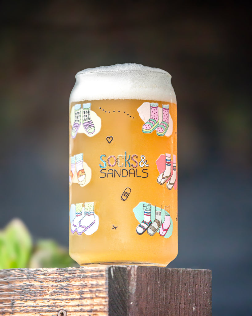 (16oz) Socks & Sandals Can Art Glass